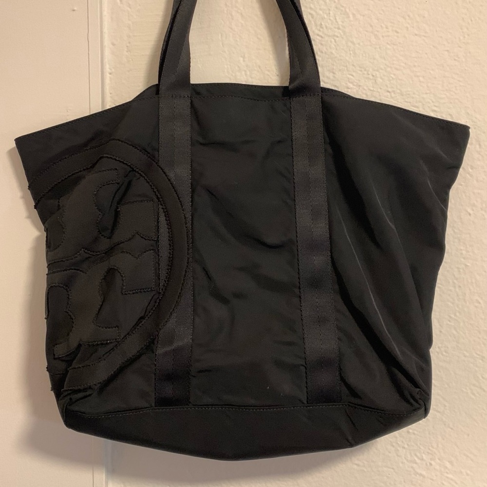 Tory Burch Penn Nylon Tote bag with Zipper in Black